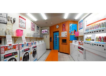 自助洗衣店內部擺設